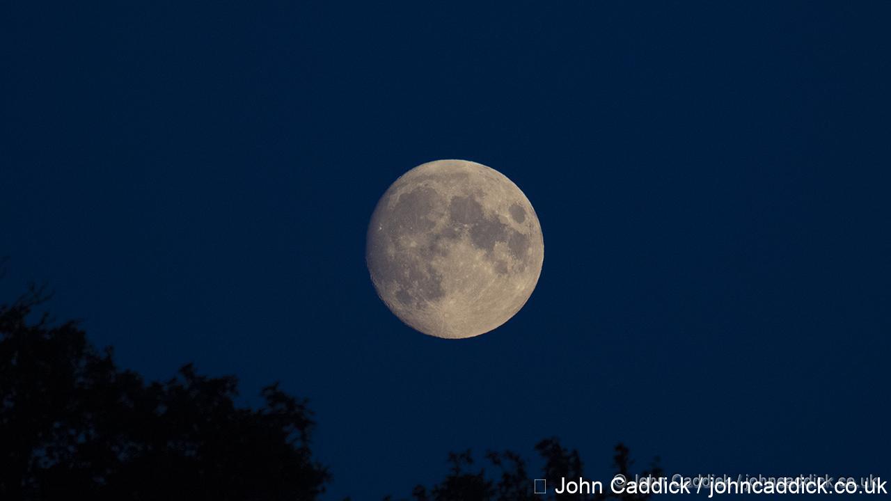 Moon over Beckenham